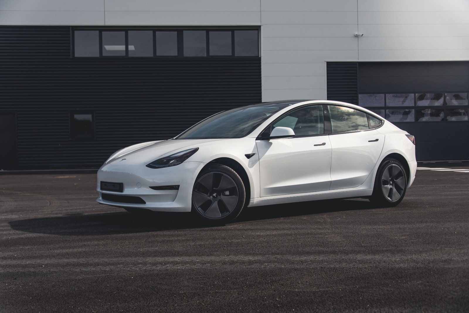 La Tesla Model 3 Grande Autonomie (634 km) est chez Glinche Automobiles 