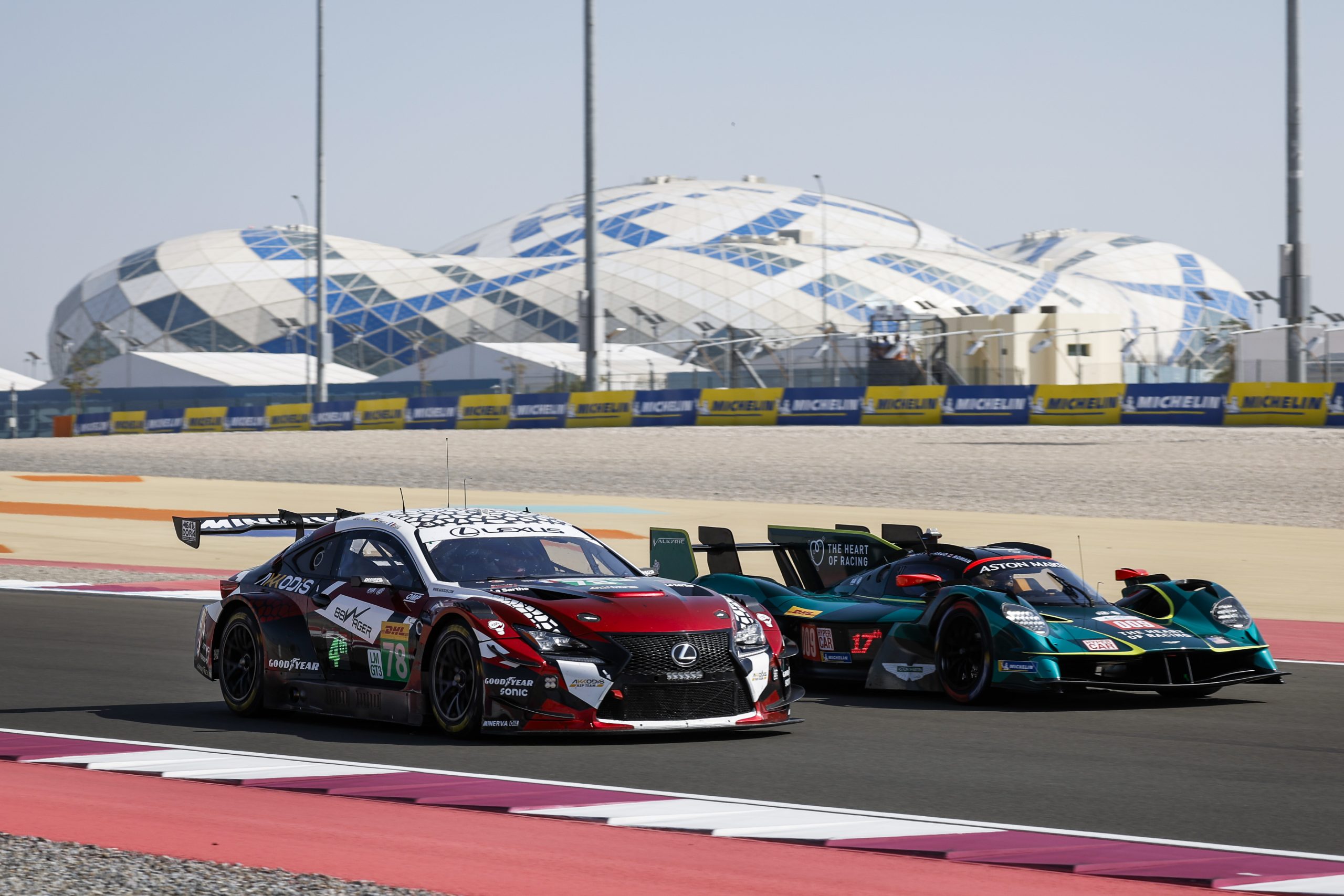 Lexus en bataille avec l'Aston Martin Valkyrie de jour - WEC 2025