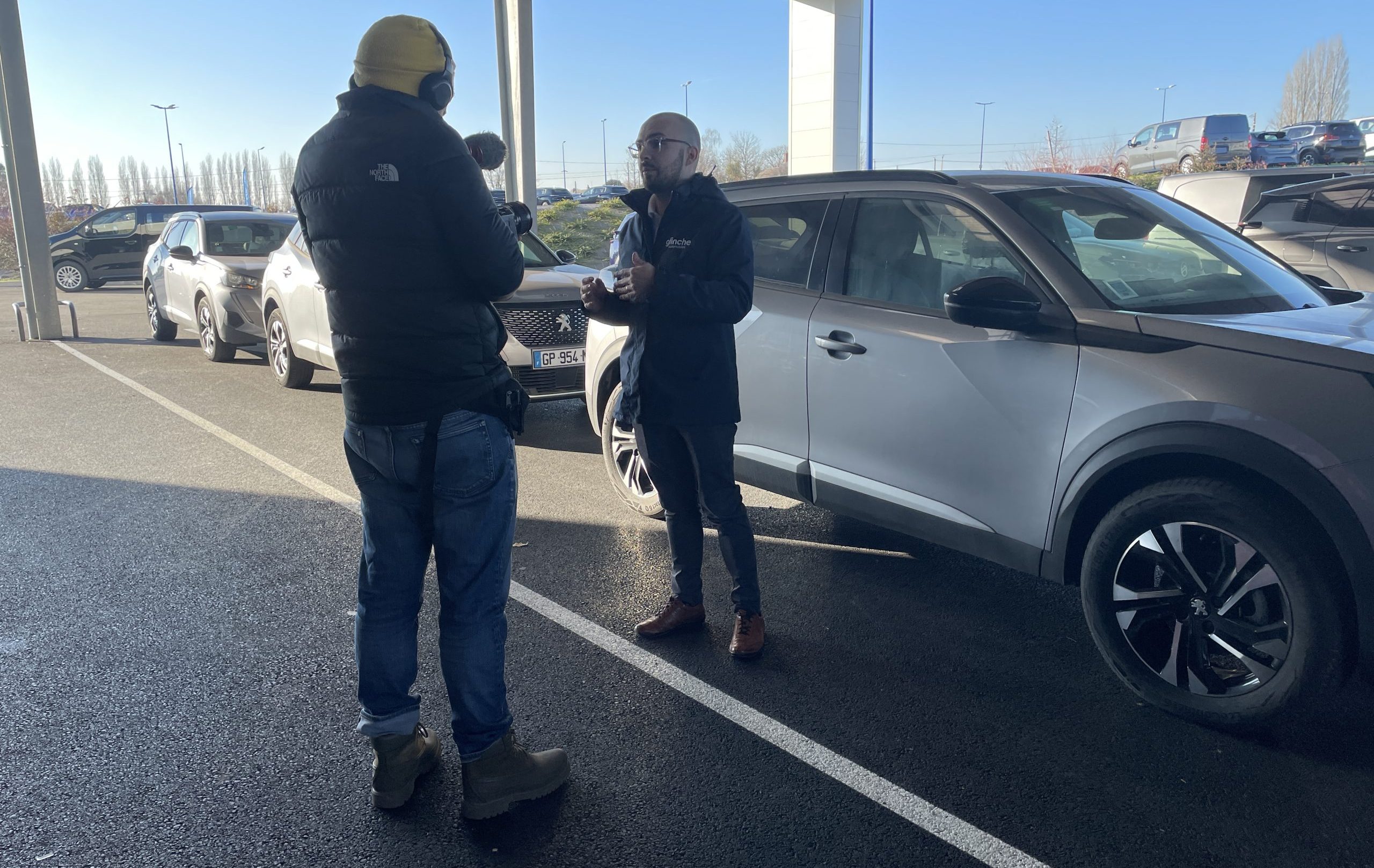 Le responsable achat nous parle des approvisionnements face caméra